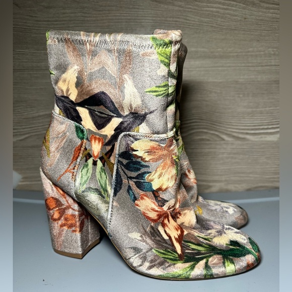 Nine West Savitra Block Velvet Floral Boots size 8 - Picture 3 of 5